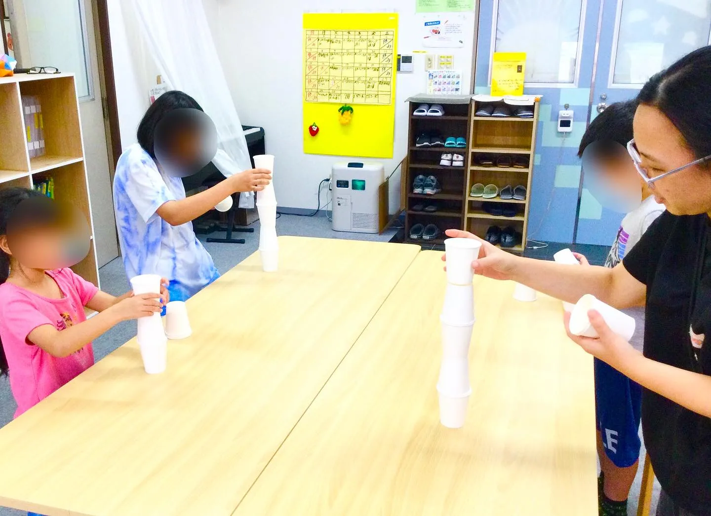 紙コップピラミッド🔺＆シールラリー🔵